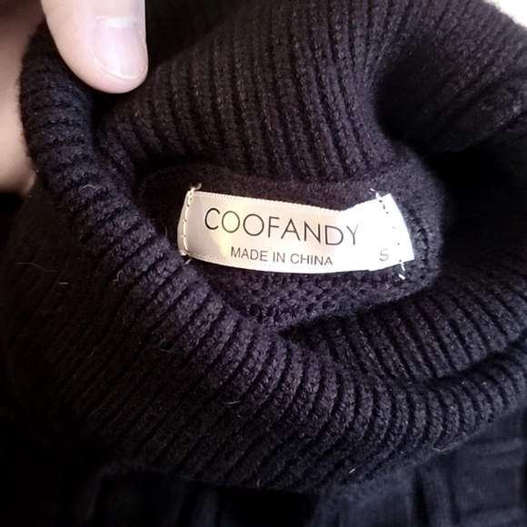 Men's small black turtleneck textured sweater - Picture 2 of 3